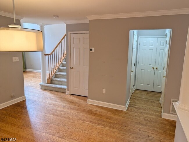 Building Photo - 18 Dorchester Dr