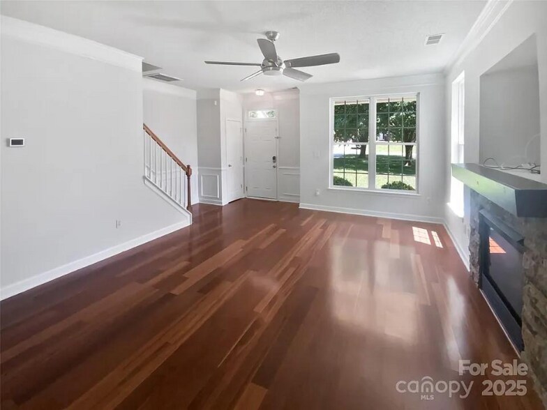 Building Photo - 1184 Lempster Dr NW