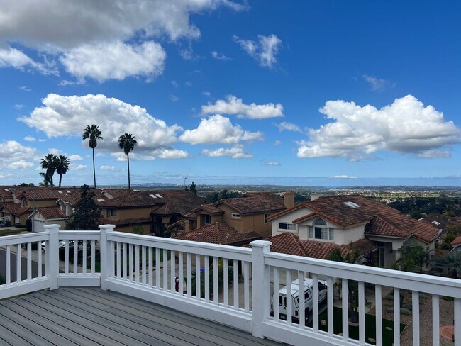 Building Photo - High on a hill with Ocean Views