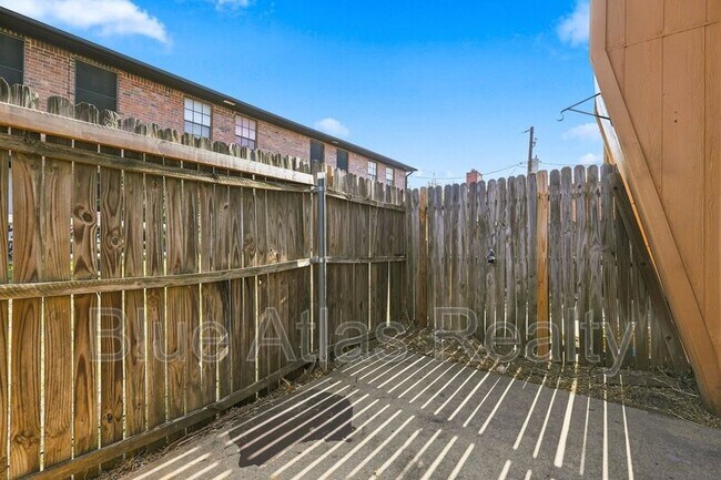Building Photo - 8108 Foxfire Ln