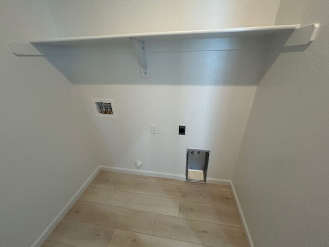 Building Photo - Brand new 4 bedroom 3 bathroom with solar ...