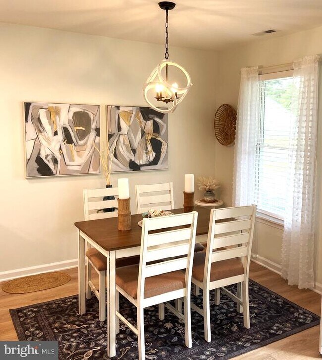 Building Photo - 216 5th St