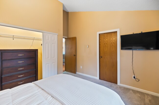 Building Photo - 16131 Black Bear Dr