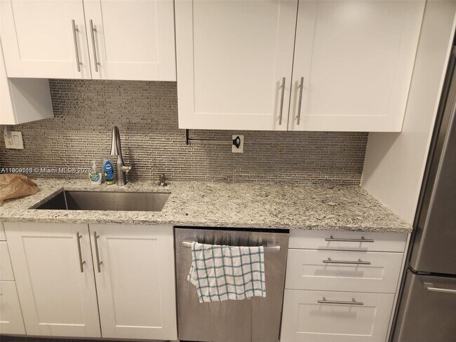 Building Photo - 18071 Biscayne Blvd