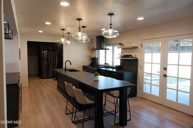 Building Photo - 9001 Lait Dr