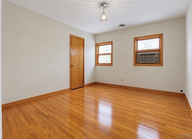 Building Photo - 1757 Clark Street Rd