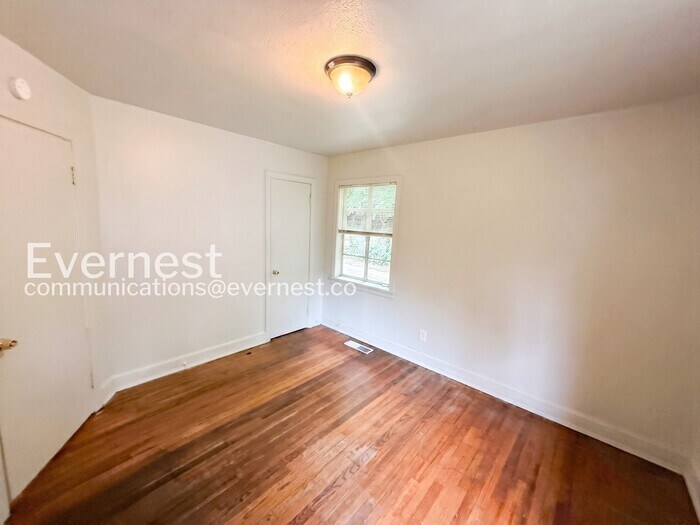 Building Photo - 848 Vanderbilt St