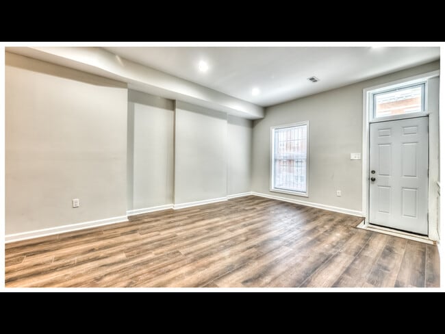 Building Photo - 1634 Darley Ave