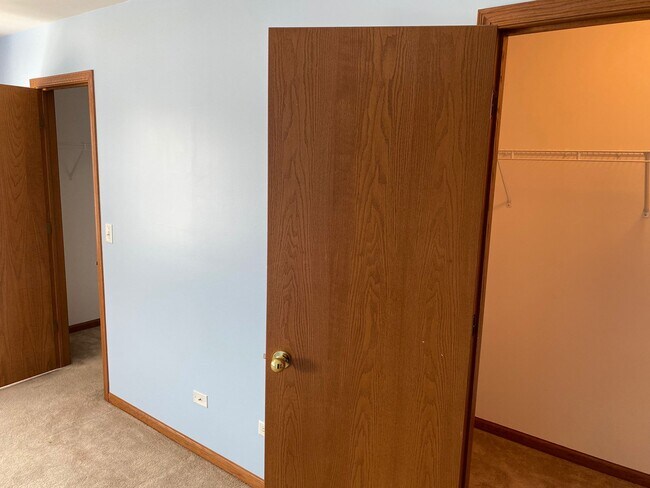 Building Photo - 4925 Montauk Dr
