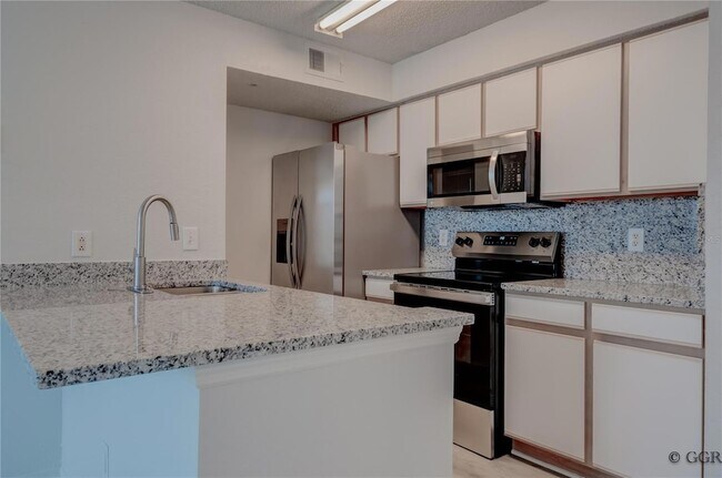 Building Photo - 2210 Grand Cayman Ct