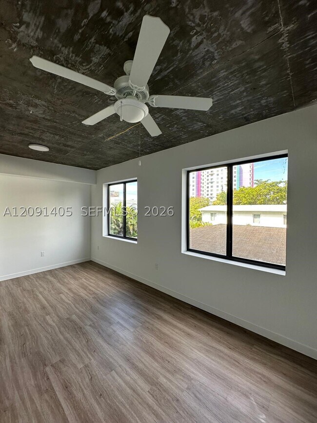 Building Photo - 3422 NW 5th Ave