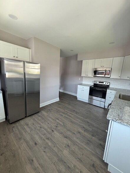 Building Photo - 115 Oak St