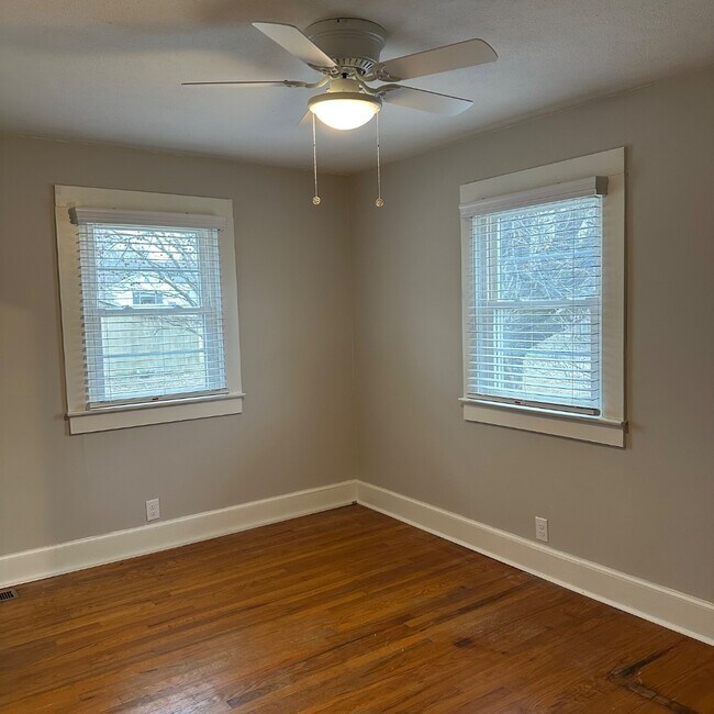 Building Photo - 271 3rd Ave SW