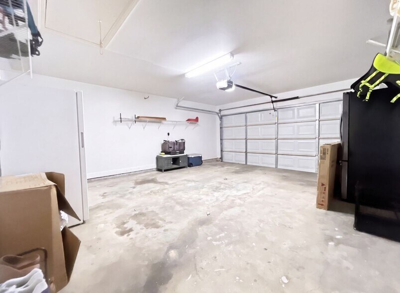 Building Photo - 302 Cherokee Rose Ln