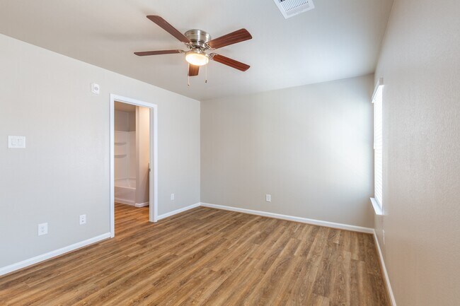 Building Photo - 217 Pk Pl Cir