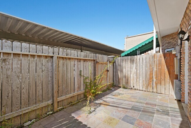 Building Photo - 2010 Stoney Brook Dr