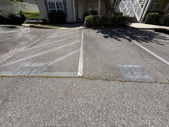 Building Photo - Spacious 3 bedroom condo minutes to the Oceanfront!