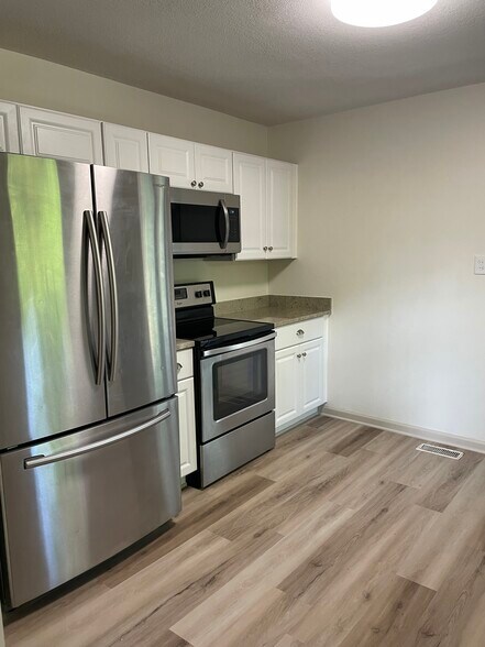 Building Photo - 1408 Bluebird Dr