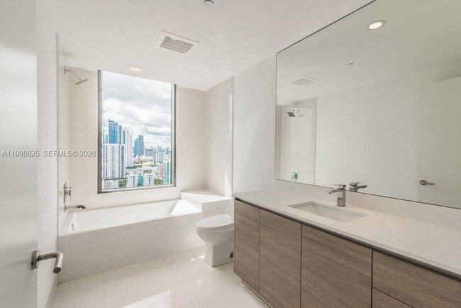 Building Photo - 460 NE 28th St