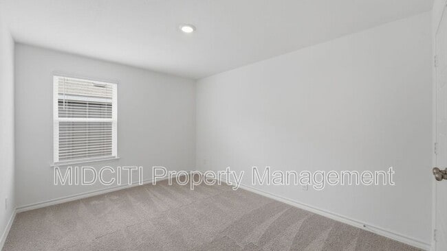 Building Photo - 966 Bluegrass Pt