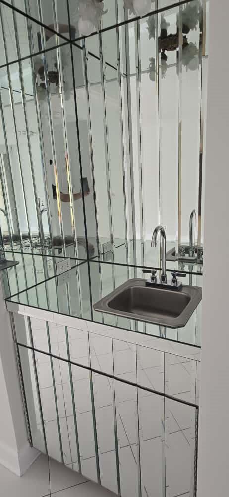 Building Photo - 2843 S Bayshore Dr