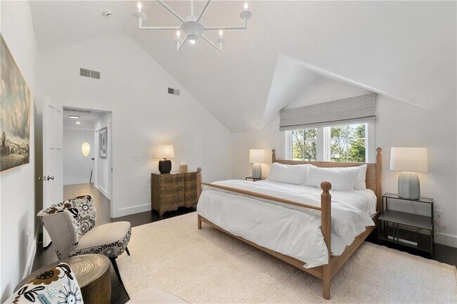 Building Photo - 118 Howland Ave