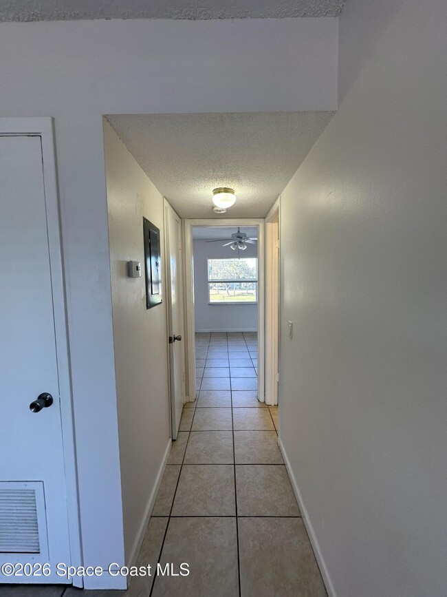 Building Photo - 837 Hickory St