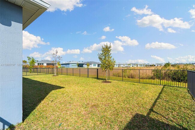 Building Photo - 13461 SW Bally Dr