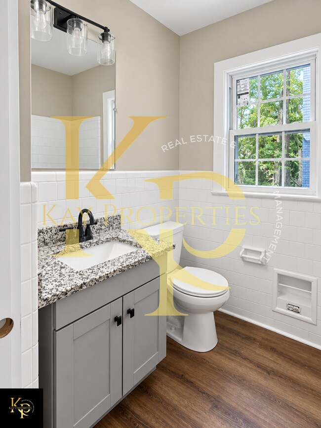 Building Photo - 2034 E Azalea Dr