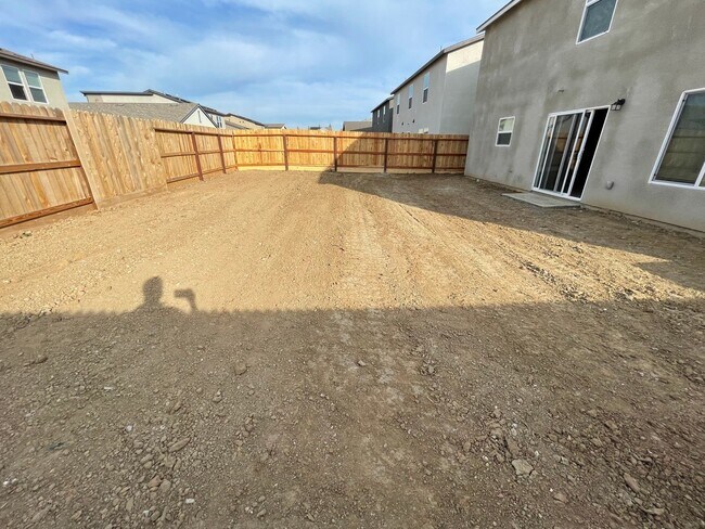 Building Photo - 661 Suzanne Dr