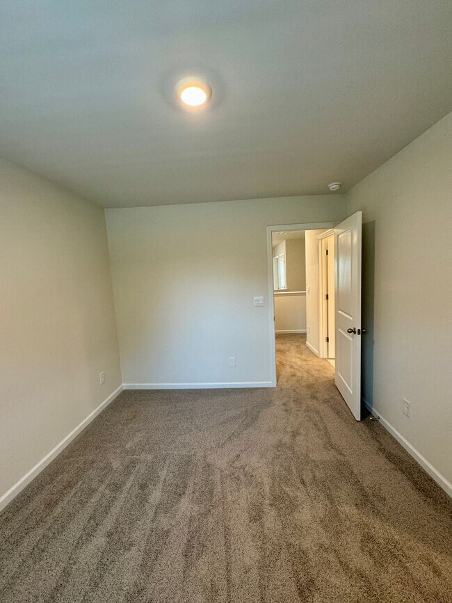 Building Photo - 3BR/2.5BA Home in Hamilton Woods