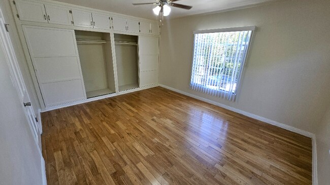 Building Photo - 4221 Los Feliz Blvd