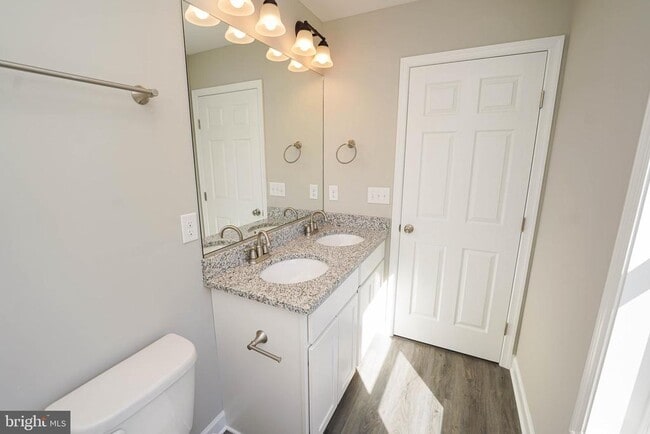 Building Photo - 621 Cedar St