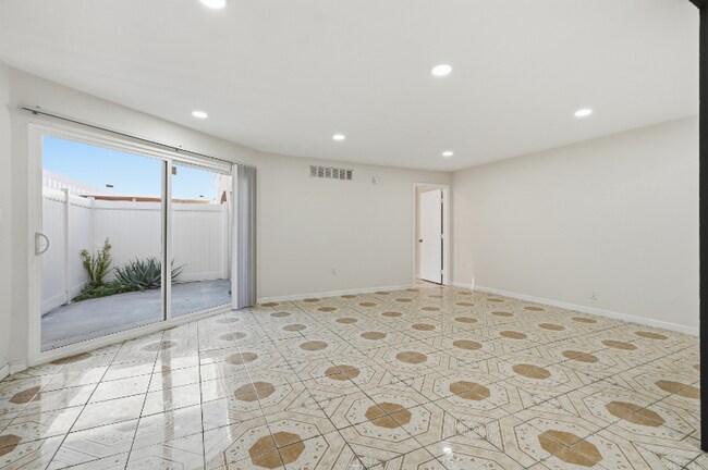 Building Photo - 7924 Woodman Ave