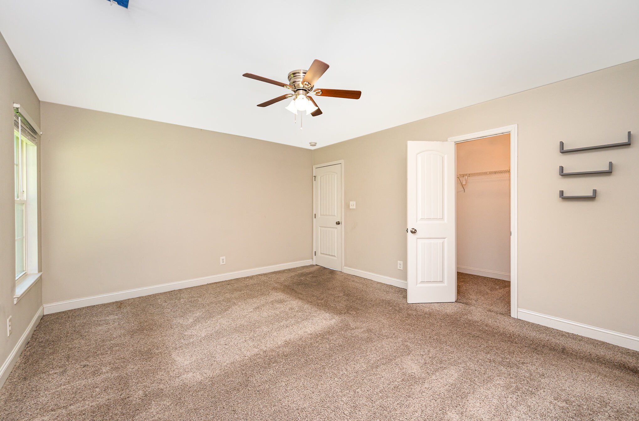 Building Photo - 3200 Silver Fox Cir