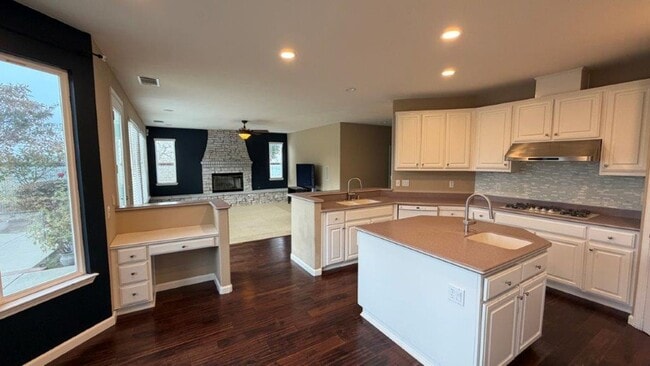 Building Photo - Concord! Beautiful Crystal Ranch home, 5 bedroom 3.5 baths, 3200 sq ft.