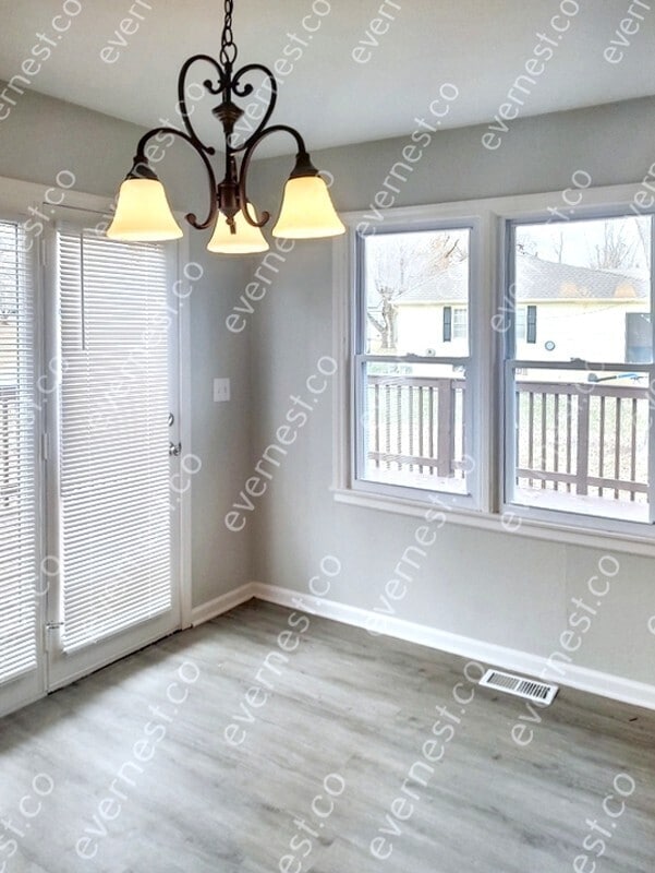 Building Photo - 210 Brookview Dr