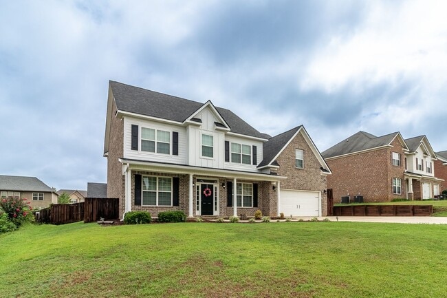 Building Photo - Beautiful 5 Bedroom, 4 Full Bath Family Home