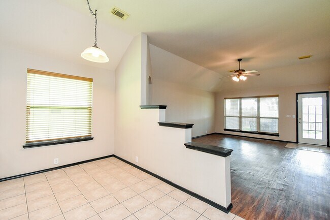 Building Photo - 11743 Berkway Trail