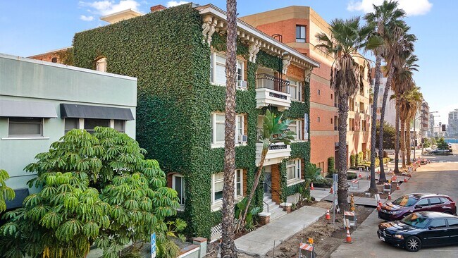 Building Photo - The Gatsby West