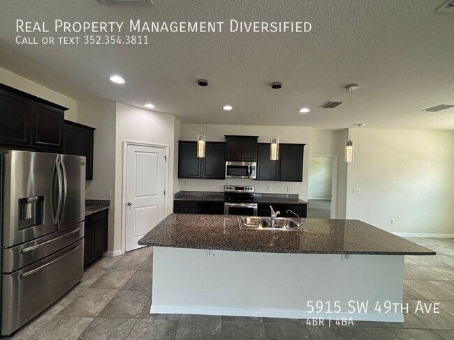 Building Photo - 5915 SW 49th Ave