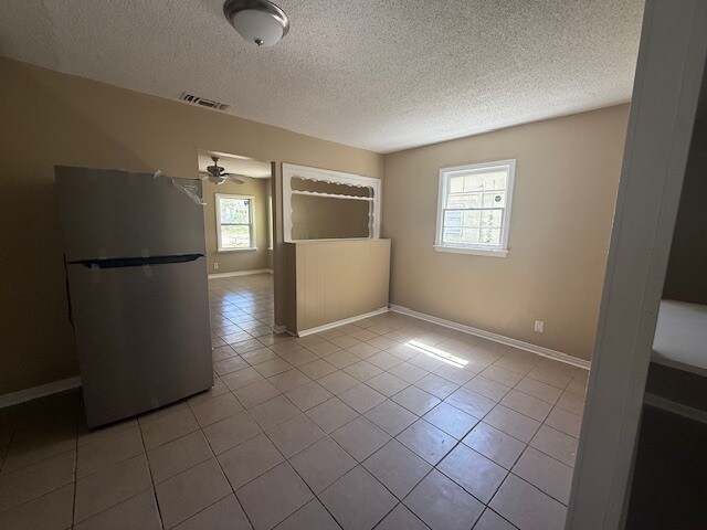 Building Photo - 1257 Devander Dr E