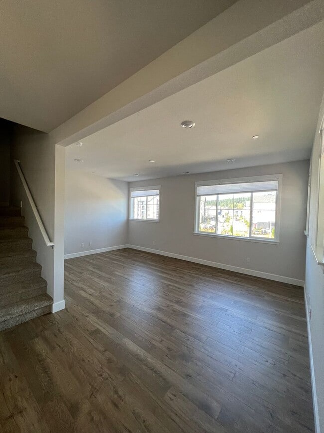 Building Photo - Beautiful 4 Bedroom 3.5 BA Home! Mother in Law Suite, Attached Garage & Top floor Bonus Room!