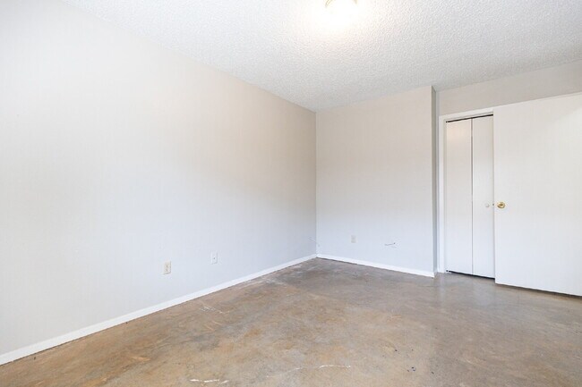 Building Photo - 6201 Berkett Cove