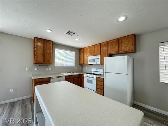 Building Photo - 3231 Ocean Spray Ct