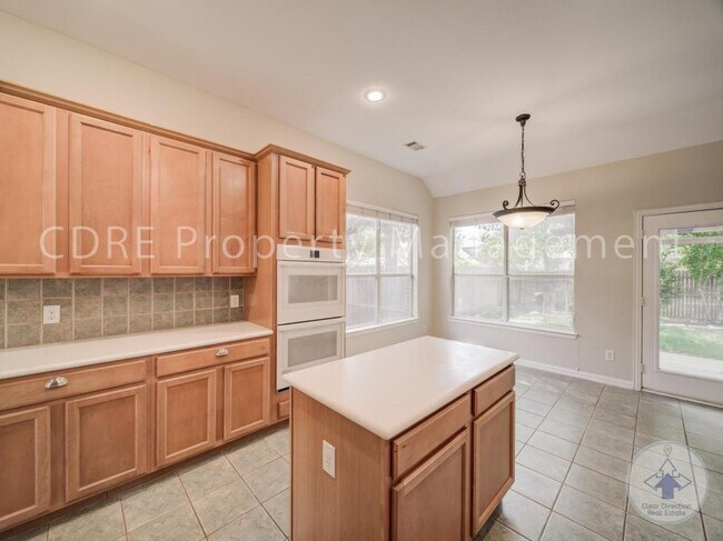 Building Photo - 520 Arcadia Dr
