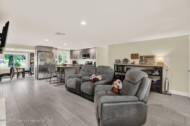 Building Photo - 18321 Edgewood Dr