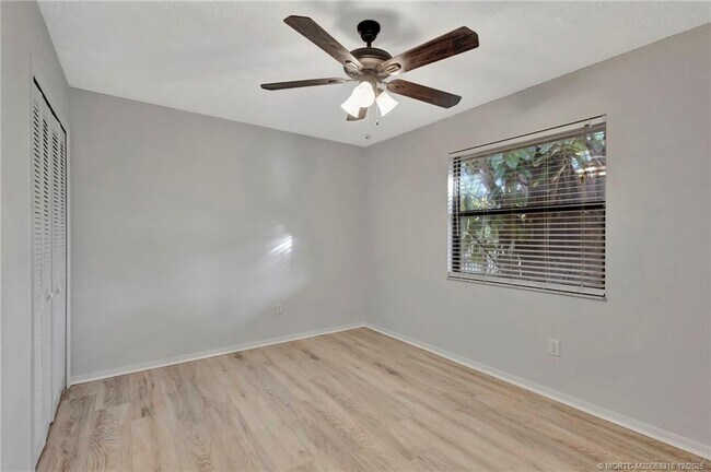 Building Photo - 252 NW Lincoln Ave