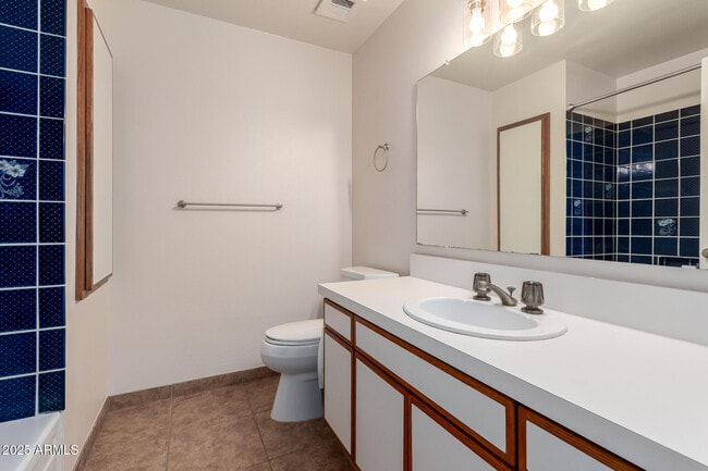 Building Photo - 1122 E Marny Rd