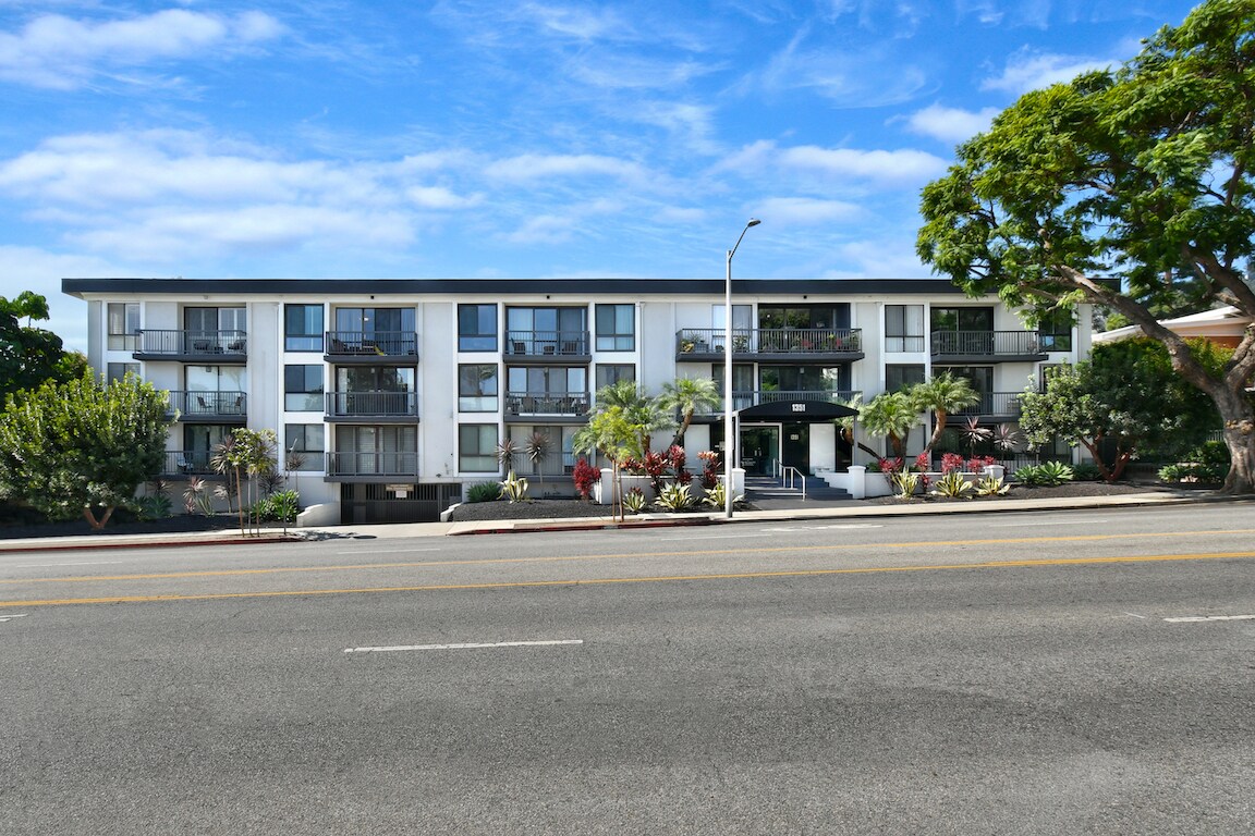 Building Photo - 1351 N Crescent Heights Blvd